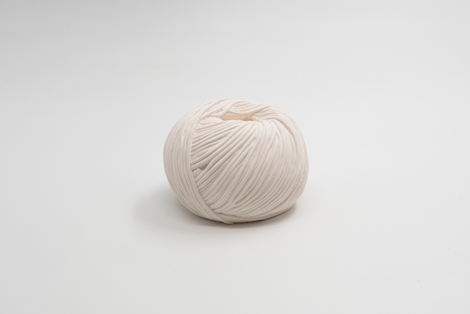 Sans titre (pelote porcelaine #1), 2024